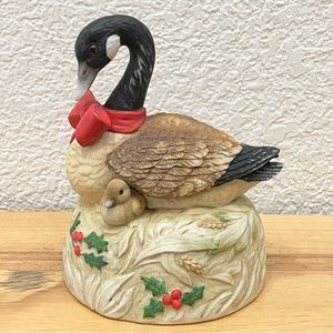 Vintage Gorham Japan Duck w/ Duckling Bird Musical Figurine plays Greensleeves